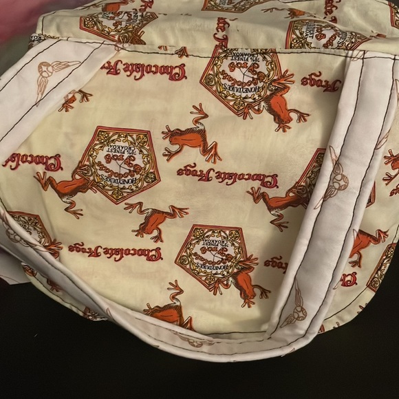 Harry Potter Quidditch’s snitch/HoneyDukes chocolate frog mini messenger bag kid - Picture 3 of 5